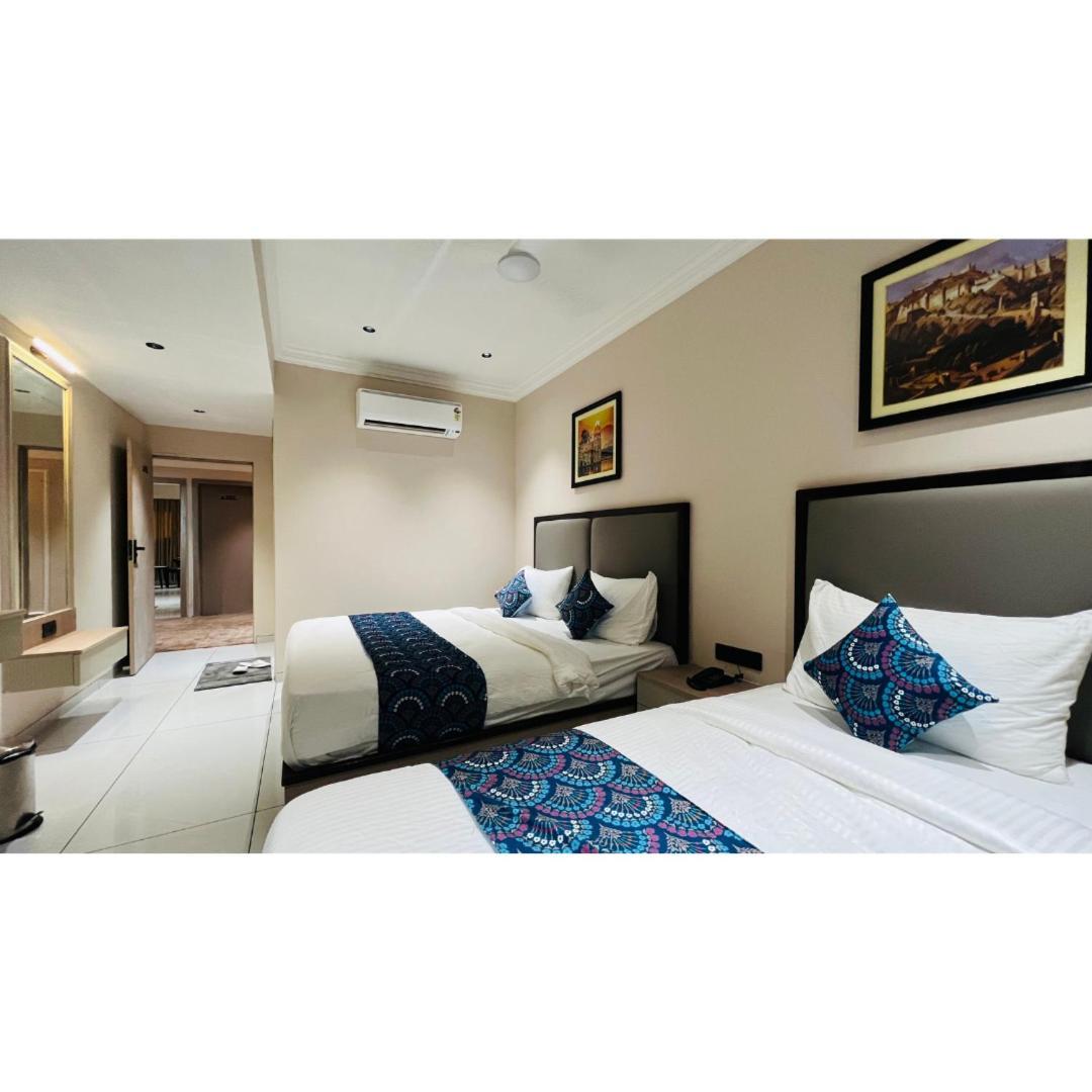 Hotel Royal Town Ahmedabad Extérieur photo
