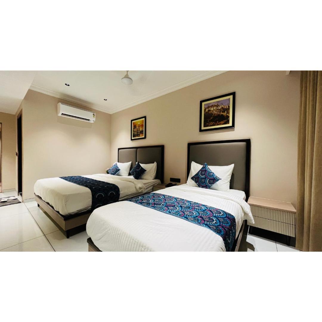 Hotel Royal Town Ahmedabad Extérieur photo