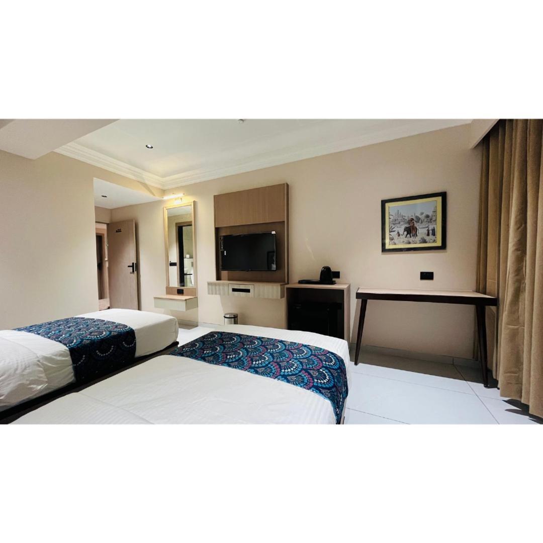 Hotel Royal Town Ahmedabad Extérieur photo