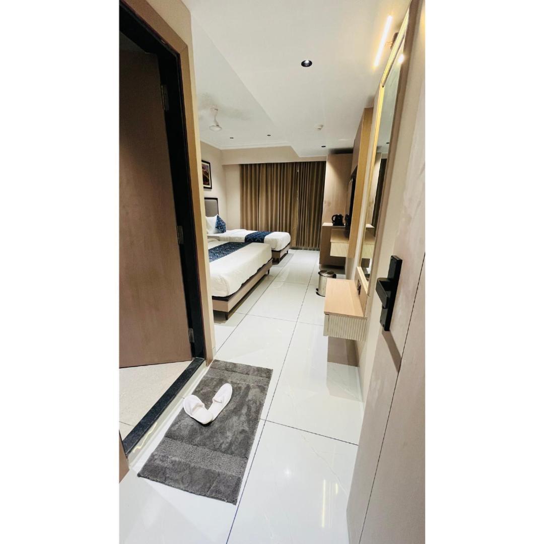 Hotel Royal Town Ahmedabad Extérieur photo