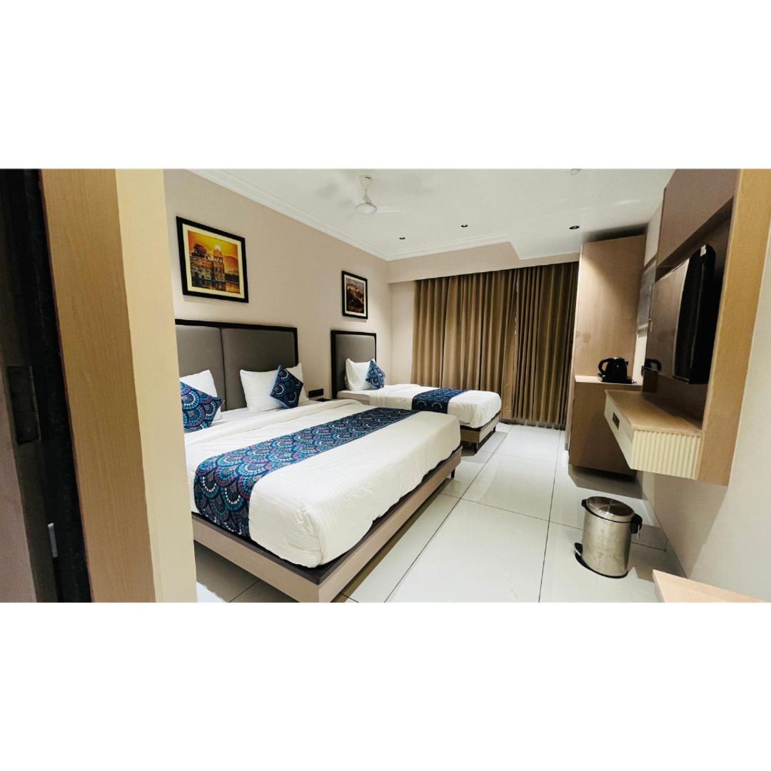 Hotel Royal Town Ahmedabad Extérieur photo