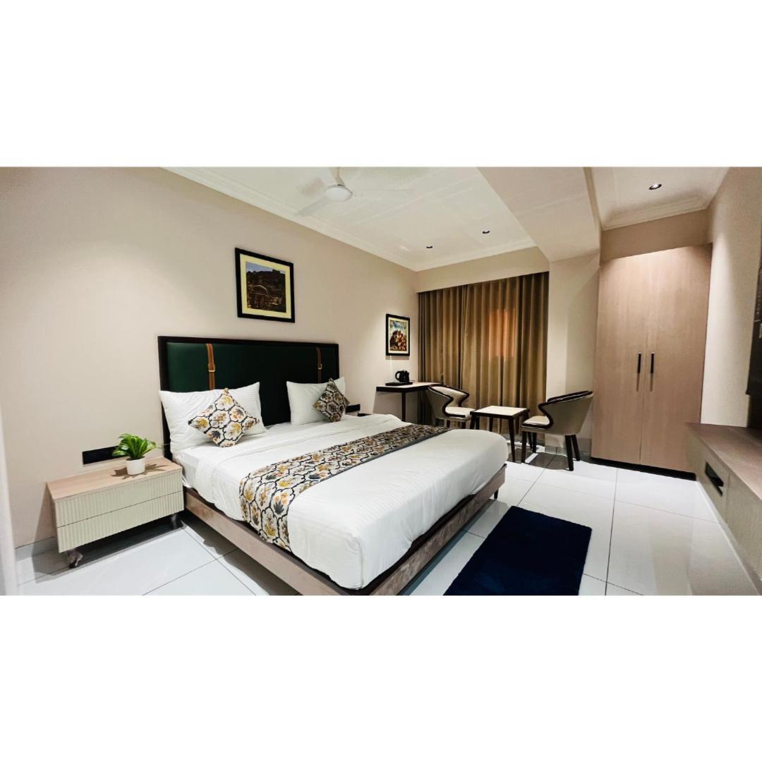 Hotel Royal Town Ahmedabad Extérieur photo