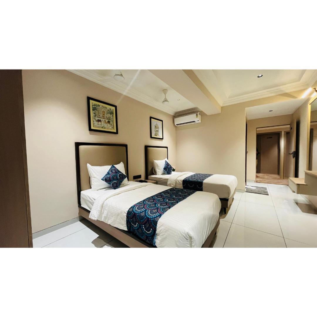 Hotel Royal Town Ahmedabad Extérieur photo