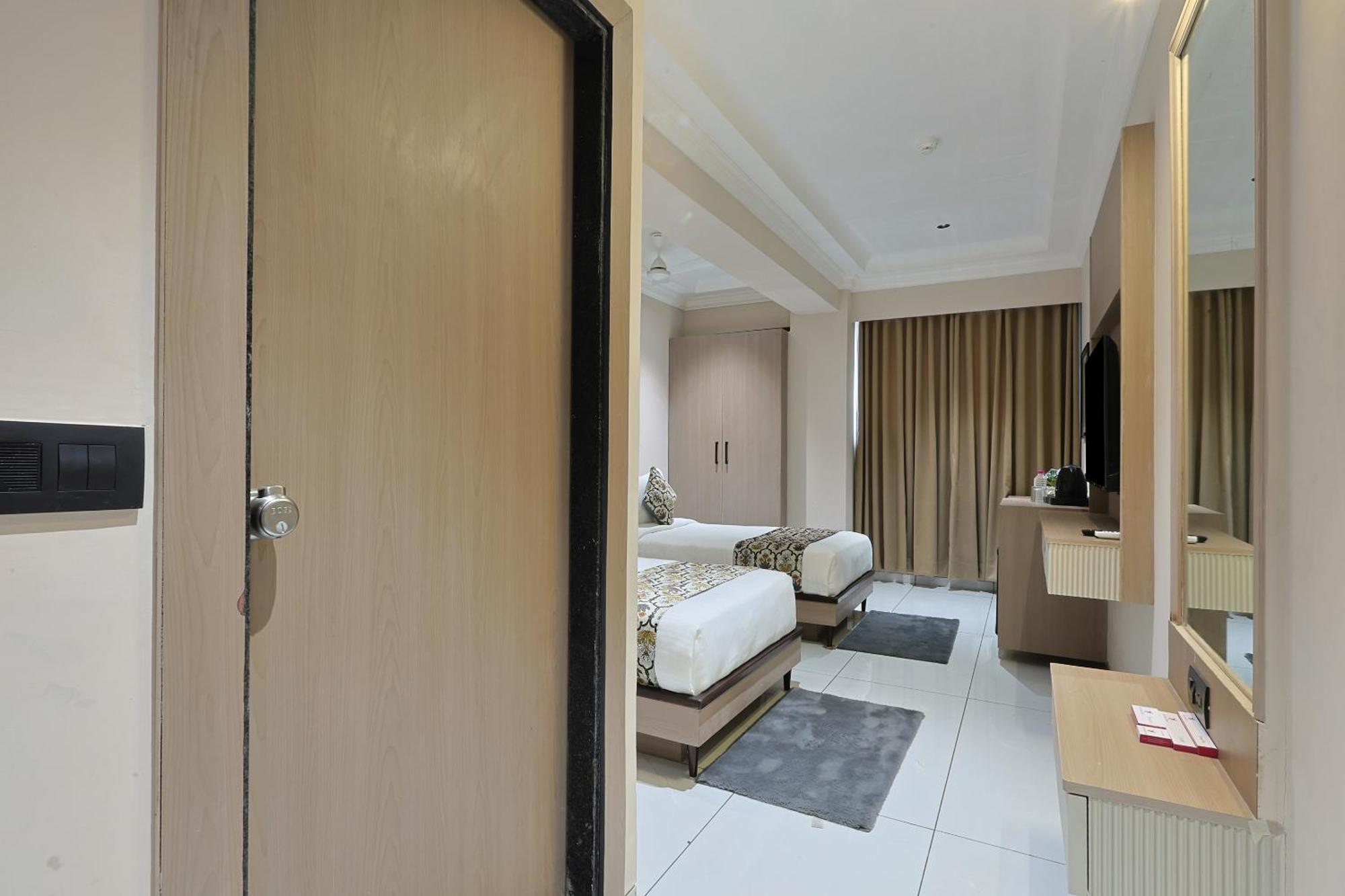 Hotel Royal Town Ahmedabad Extérieur photo
