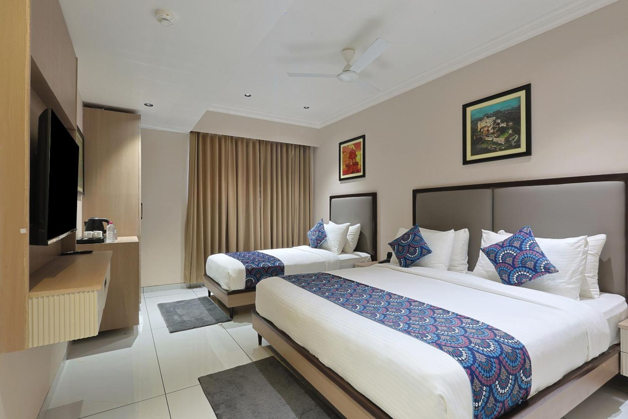 Hotel Royal Town Ahmedabad Extérieur photo