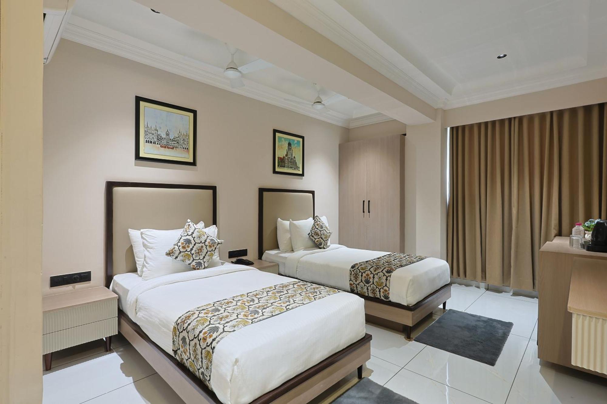 Hotel Royal Town Ahmedabad Extérieur photo
