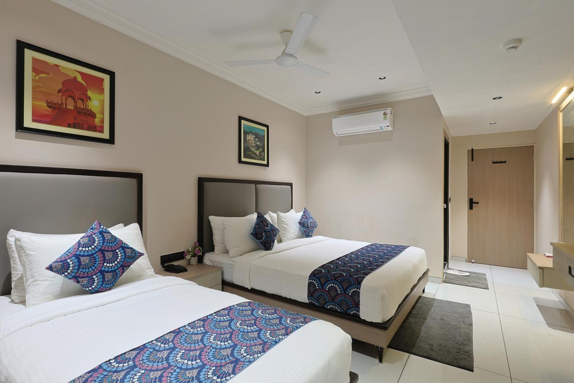 Hotel Royal Town Ahmedabad Extérieur photo