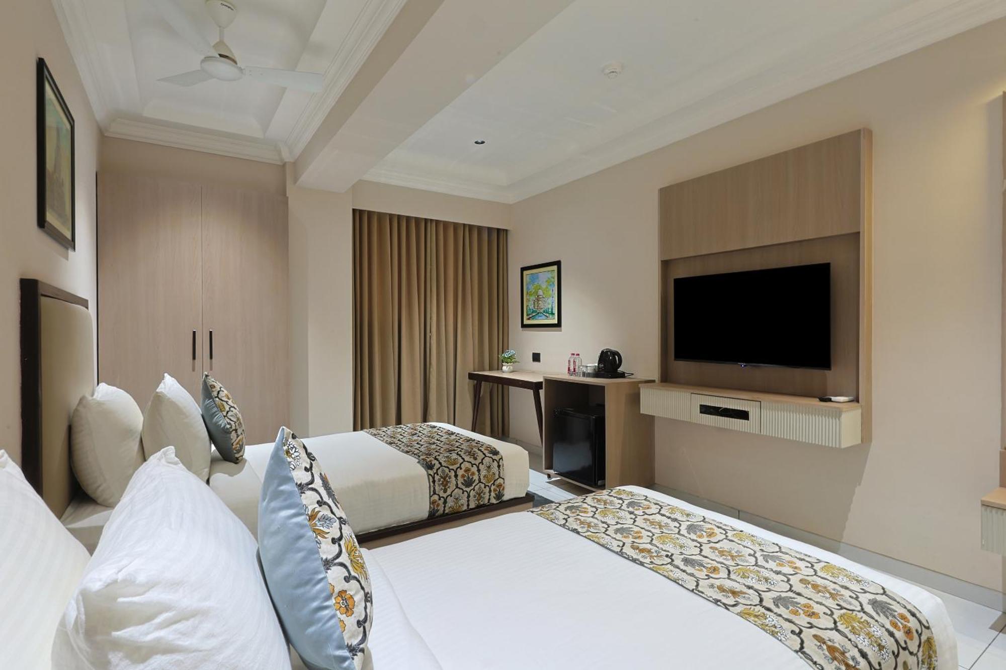 Hotel Royal Town Ahmedabad Extérieur photo