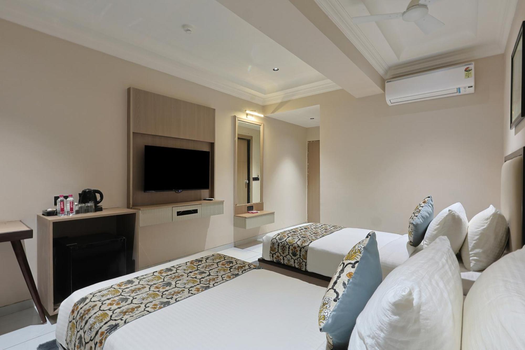 Hotel Royal Town Ahmedabad Extérieur photo