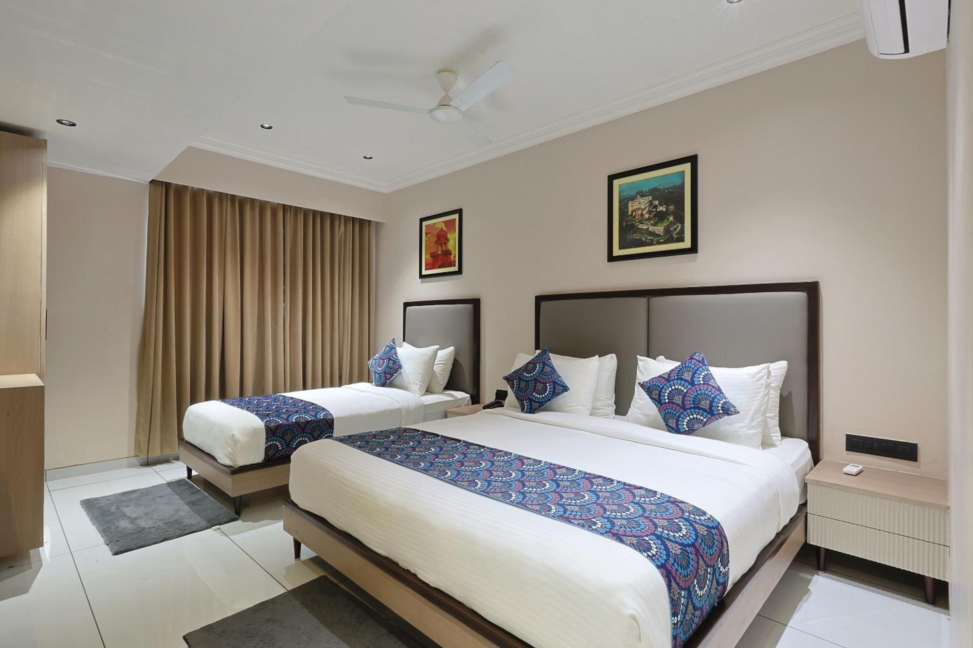 Hotel Royal Town Ahmedabad Extérieur photo
