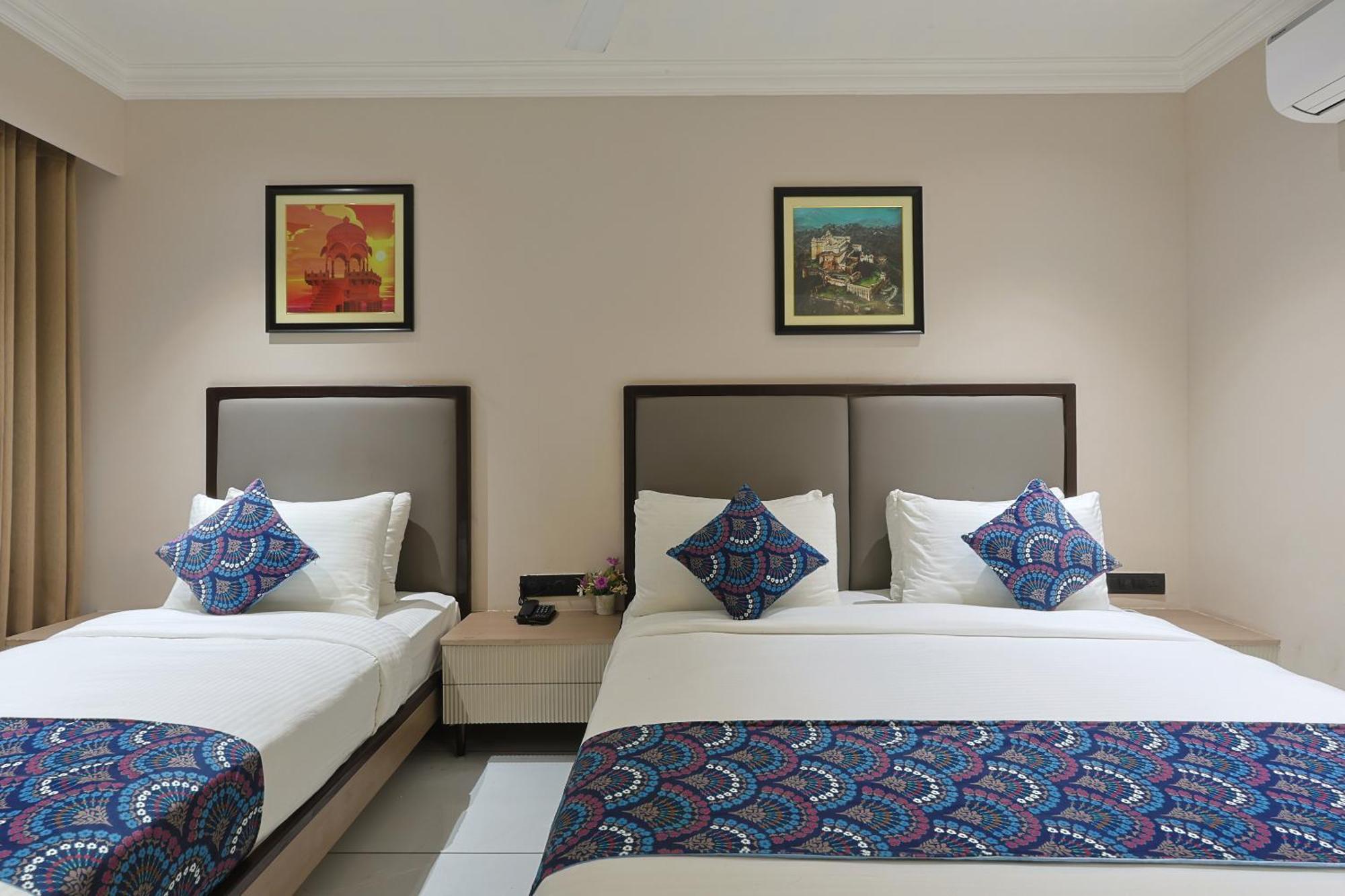 Hotel Royal Town Ahmedabad Extérieur photo
