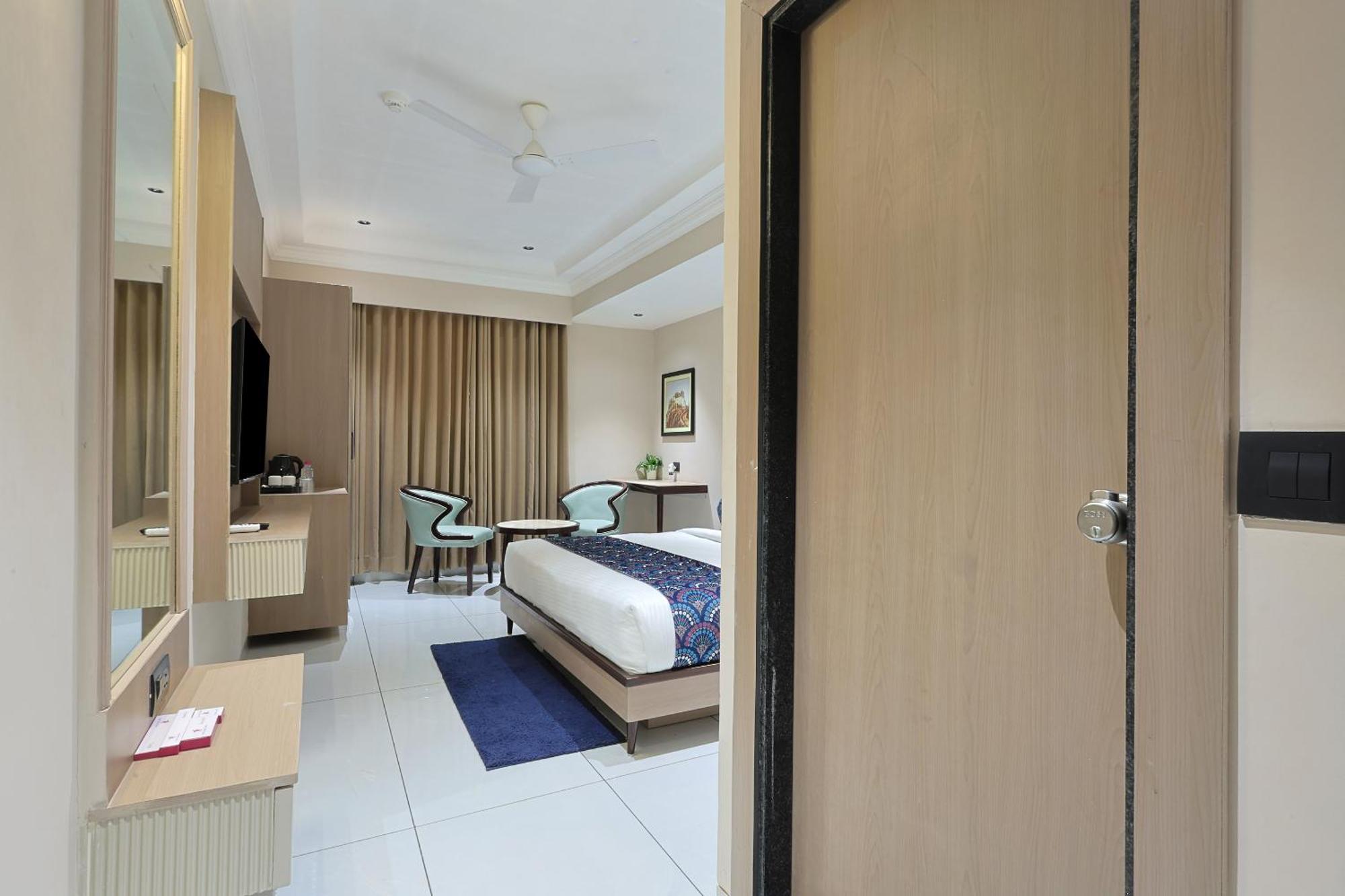 Hotel Royal Town Ahmedabad Extérieur photo