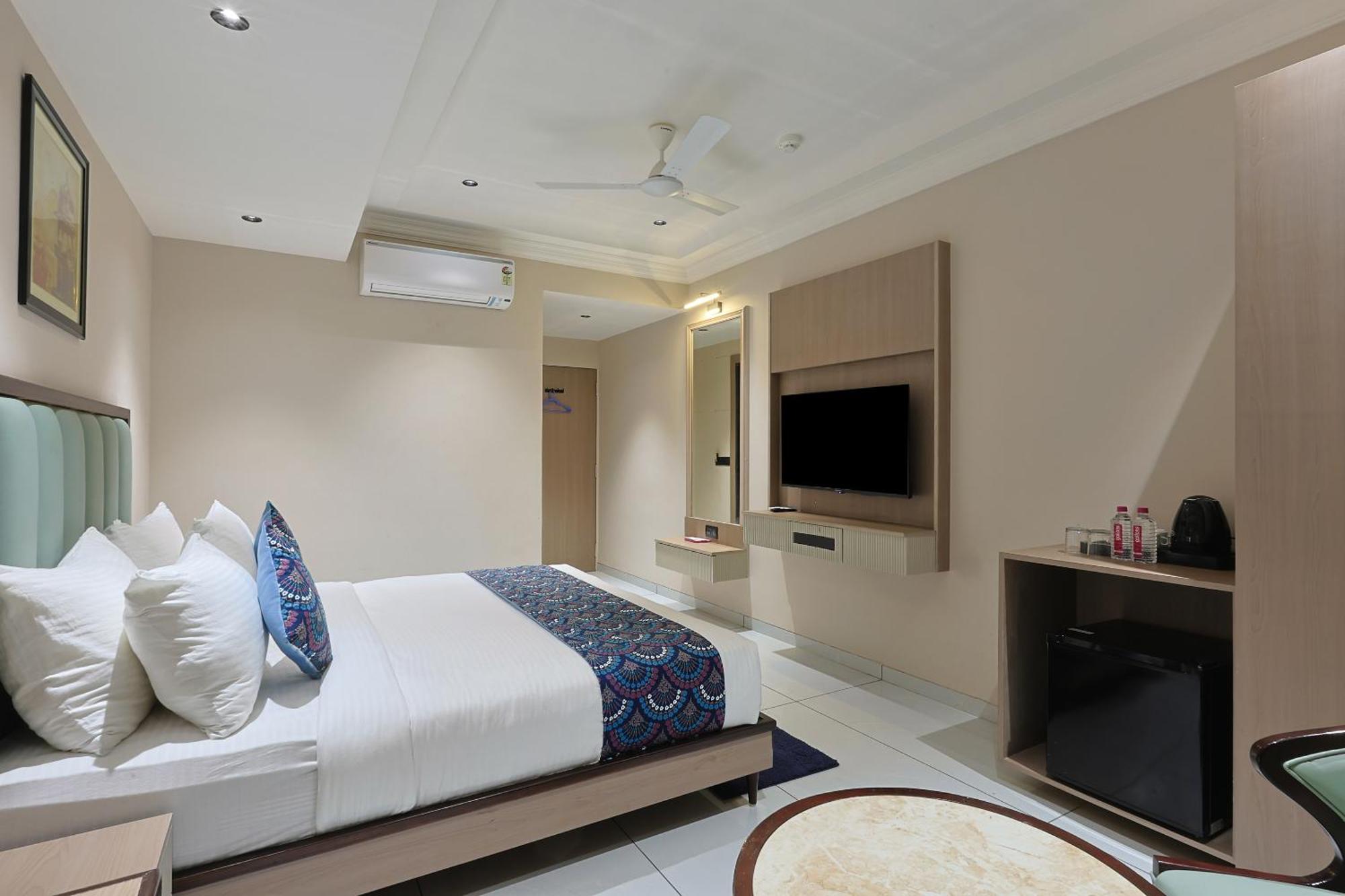 Hotel Royal Town Ahmedabad Extérieur photo